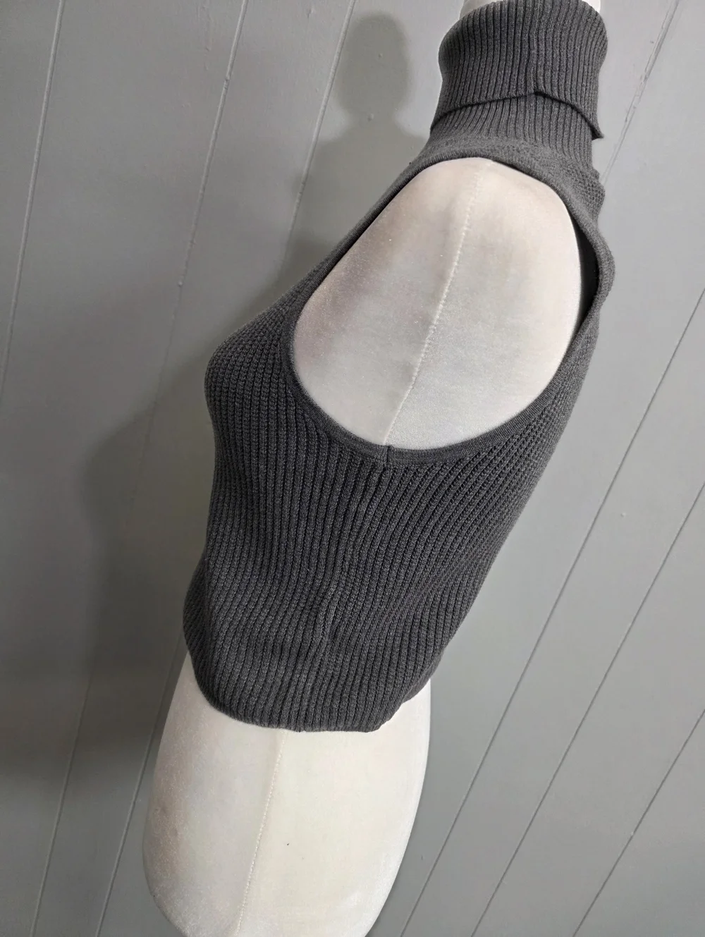 Olivaceous Turtleneck Knit Crop Tank Top Size M - Picture 4 of 9